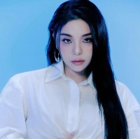 突然宣布结婚？哦莫是她！