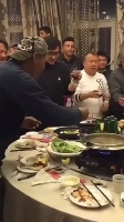 2008年，曾华倩当众扇醉酒的曾志伟一耳光：你再碰我一下试试！