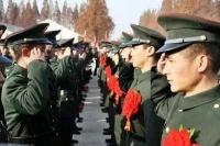 当兵8年，退役15年，再次回到老部队，却被哨兵拦在门外了