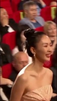 因像极了章子怡，被大家认识，却被许多人认为只是个花瓶