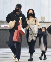 活该你赵又廷娶到高圆圆 听说赵又廷每个月都会抽几天时间陪老婆孩子去逛街…