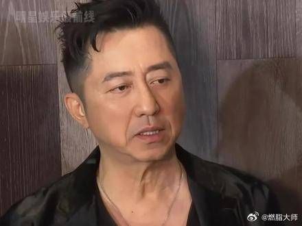 庾澄庆回应哈利出道传闻,看得出哈林挺骄傲的,说起儿子时一脸得意
