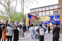 大型艺术壁画《世界文化之树》亮相798，更多优秀国际艺术作品将涌入