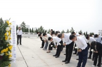 祭扫烈士陵 清明怀先烈