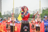 广西“三月三” 春天的青年社交盛会