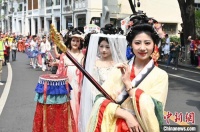 “三月三·荔枝湾”民俗巡游亮相广州荔湾