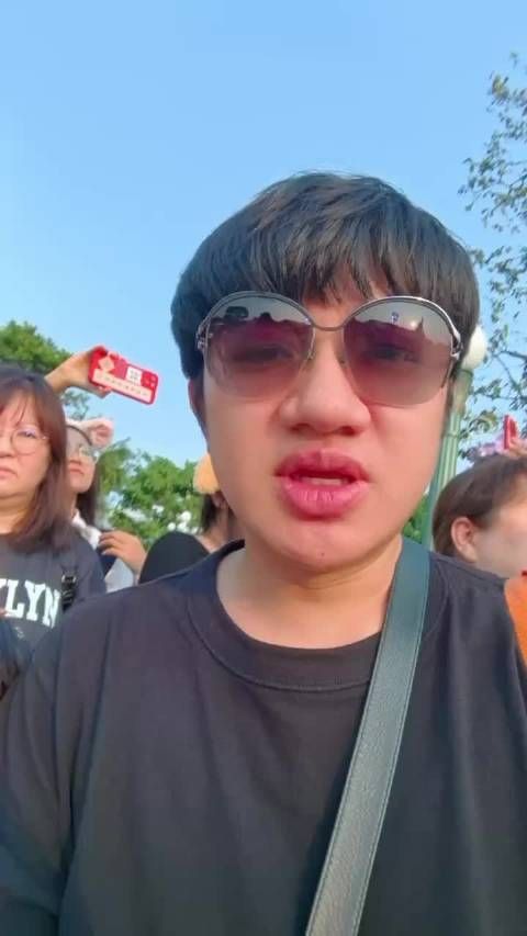香港人都北上去了深圳,没想到王祖蓝居然在香港被放假的广西人包围了…