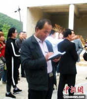 甘肃农民作家写50万字为家乡立传：曾做保洁攒印刷费