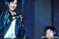 陈楚生上海演唱会造型惊艳，音乐才华征服全场，掀起热潮！