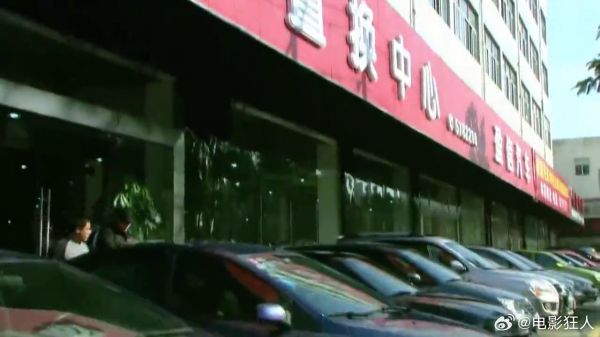 夫妻吵完架,妻子得知丈夫没吃饭,脚疼也要先去给他做饭