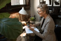 在写作里开启第二次人生：如何写好“我”的故事