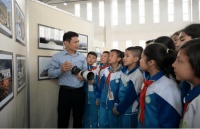 新疆阿瓦提县：“跟着镜头游中华”绍阿摄影联合展在阿瓦提县鲁迅小学举办