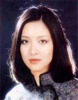 胡因梦的老年状态真惊艳：穿衣不扮嫩，头发剪短，70岁气质仍高级