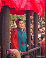 开封王婆“接班人”真实身份揭秘，变性豫剧大师引发热议！