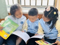 青岛大学附属实验幼儿园“书香润满园·好书共分享”图书集市开市啦