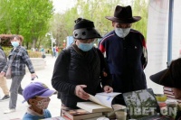 拉萨首届图书展会开幕