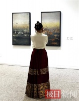 这些画“模模糊糊，但是好美”，周吉荣艺术展吸引年轻打卡族