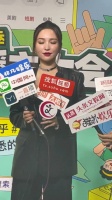 金莎一笑起来脸就崩了