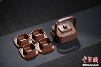 （文化新纪行）老中青三代坚守“紫砂梦”：传统技艺焕发新活力