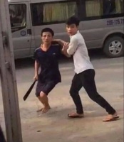 “刚办完离婚前夫出门就被车撞？”生活中的现世报看得人好爽