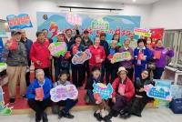 展示退休生活风采， 月坛老人把阅读融入生活