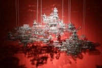 上万个零件搭建古建，“雕塑界的机械玩家”夏航新展亮相南池子美术馆