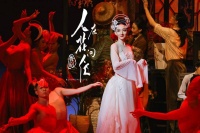 《人在花间住》惊艳亮相 以花为契诠释动人母子情