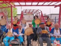 以歌为“媒” 传递爱与力量