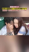 姐姐出嫁当天，弟弟从酒席回来， 不舍的哭到喘不过气，妹妹在一