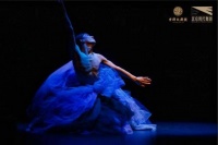 艺评︱舞剧《三更雨·愿》：以空灵之舞传递生命哲思