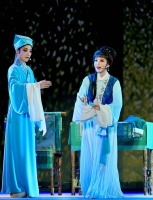 “君霄”合体 把自己唱给“顾伯伯”听