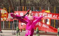 独唱、歌舞……这乌鲁木齐经开区（头区）场文艺演出精彩纷呈