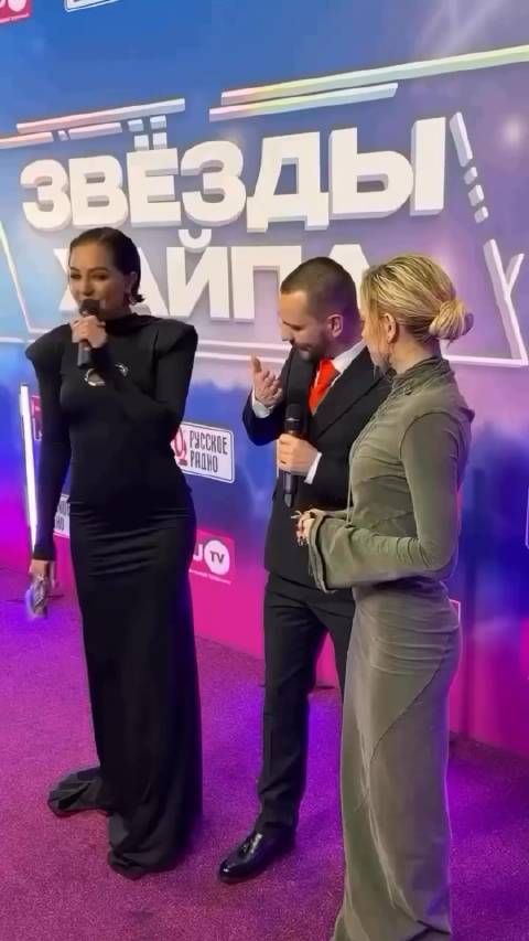 这个主持人可真敢穿!