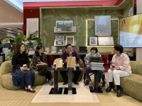 用一根手指敲下200万字，疾痛者写坦然、健朗的爱