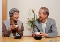 人老了，走不动时才知道，儿子和女儿的差别很大