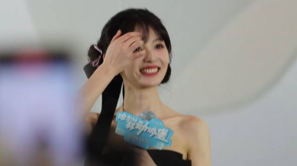 补发一个甜妹当时在第一排,只能卡大头了……没带三脚架,会有些摇晃