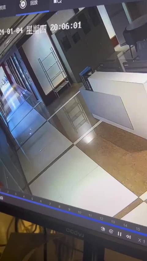 我是铁头功,那个才是金刚腿!