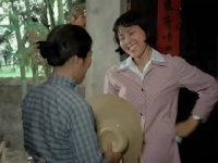 村花误打误撞遇到了爱她一辈子的男人，一部经典的老电影！