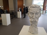 巴黎奥运会 | 中国创作的顾拜旦雕塑在巴黎展出