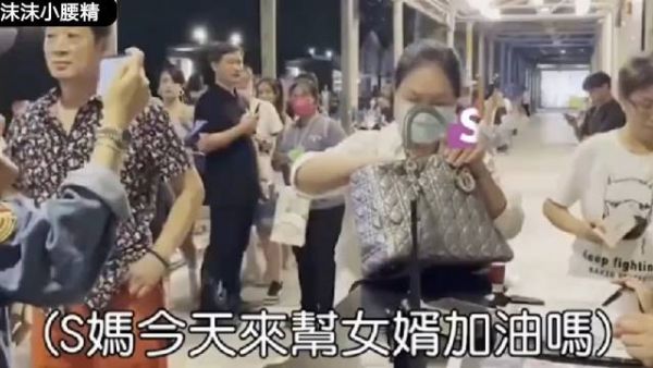 大S近照曝光，S妈出行具俊晔音乐会接受采访，对现任女婿很是满意