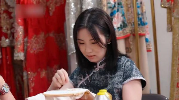 陈茵媺陈豪回忆起两人加拿大婚礼,是在岳父酒楼大摆喜酒,宴请亲朋