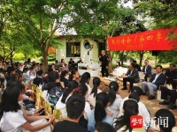 槭树林下共享诗情画意 知名诗人共赴启东“槭彩诗会”