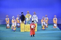 市民拍手称赞！振鹏京剧团精彩上演《遇皇后·打龙袍》