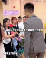 广东相亲：男子向最胖女孩表白，女孩一把抱住他：全场你最识货