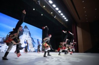 京玉一家亲，30位玉树农牧民演员进京演出