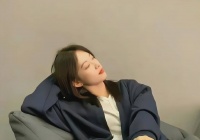 不拧巴的女生，真的太迷人了，让人不自觉地想去爱