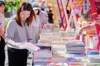 大兴区亦庄镇首届亦花园图书文创市集开幕