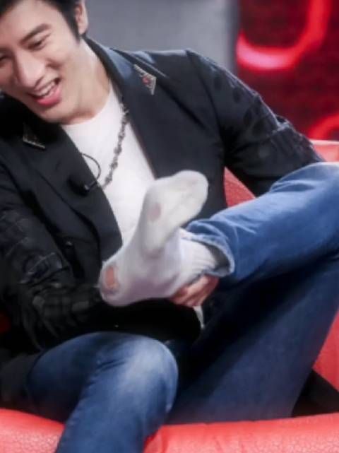 王力宏不为人知的故事,他一年挣四个多亿,家里却都是破洞的袜子!