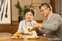 五十岁的70后，要学会“抠门”，给自己留退路