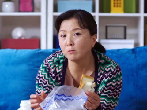 男人怀疑保姆不好好带孩子,于是偷偷在家里装了监控